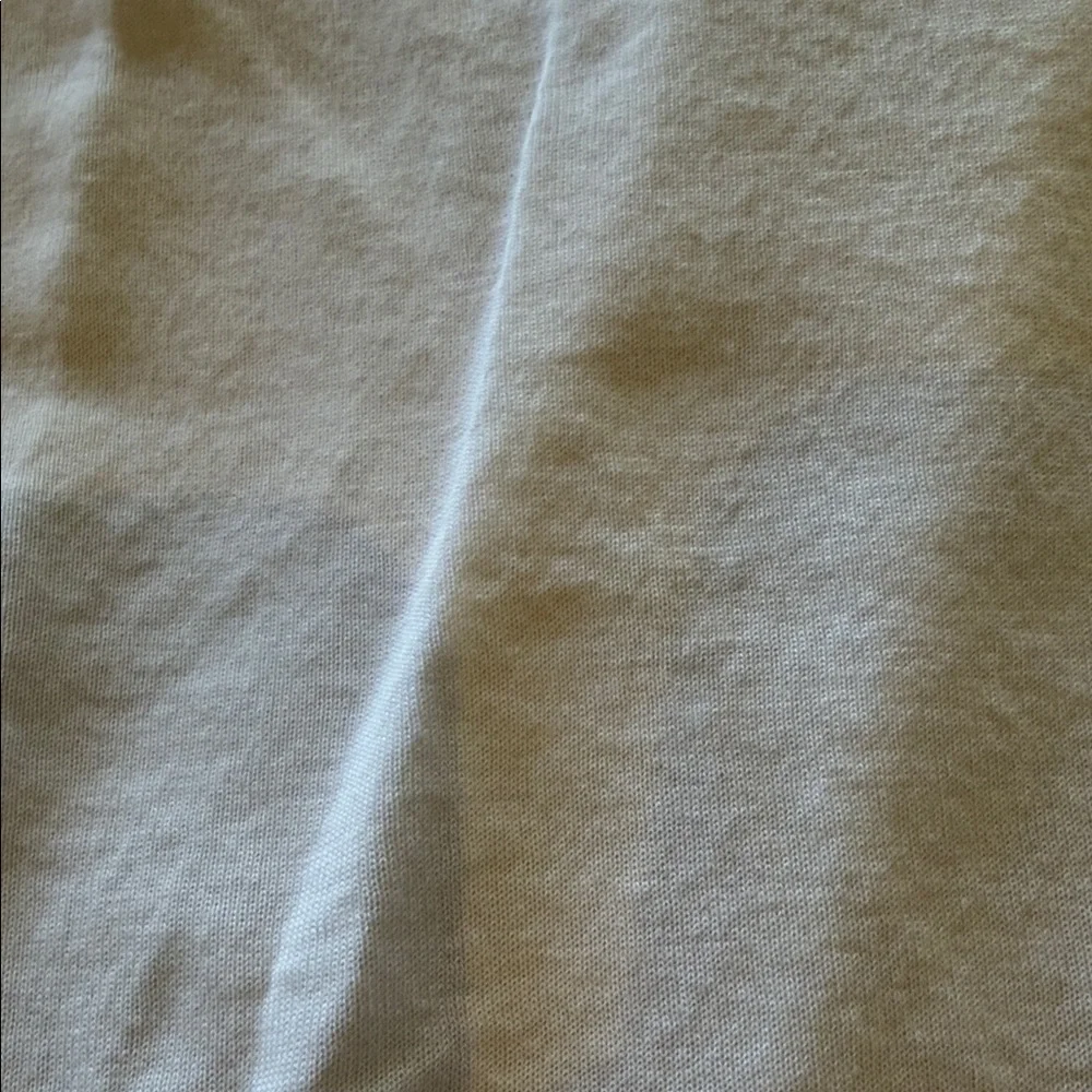 Queen mattress protector, great condition, protects against spills and dust
